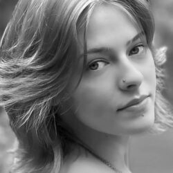 Bella Headshot-2BW